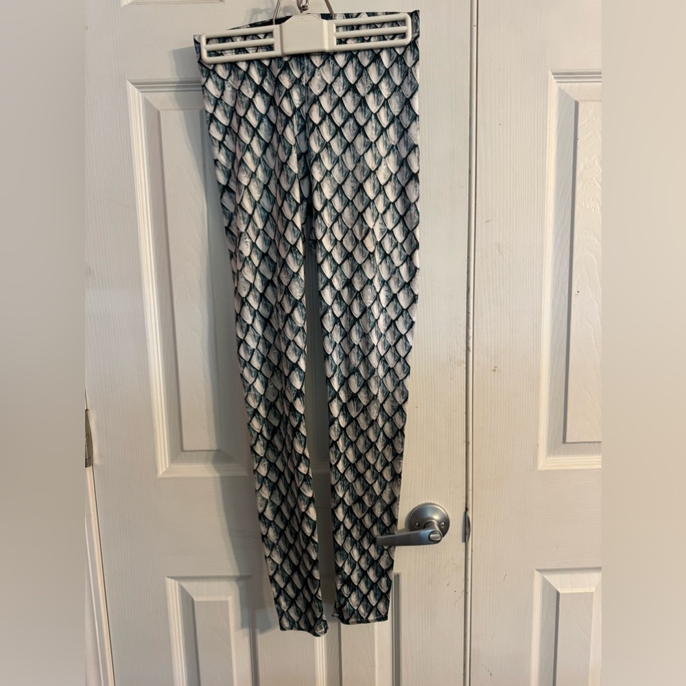 DRAGON SCALES SILVER LEGGINGS - Picture 2 of 7